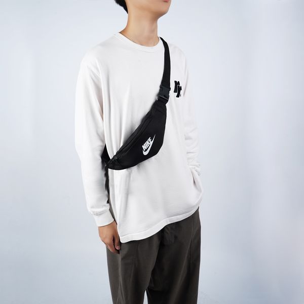 Nike ()