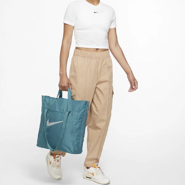 Nike ()