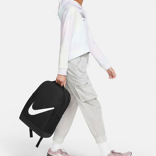 Nike ()