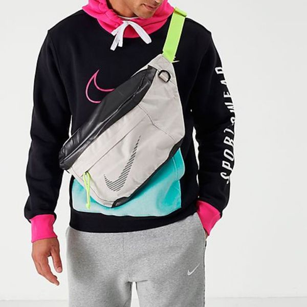 Nike () ()