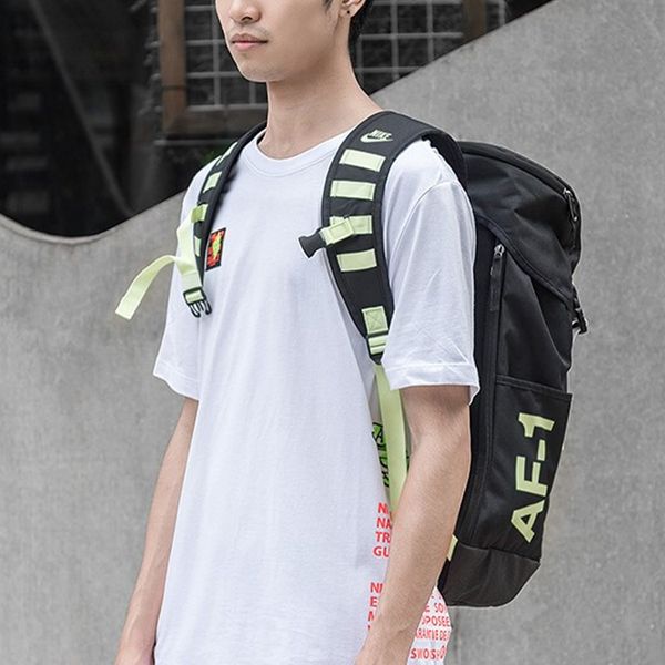Nike ()