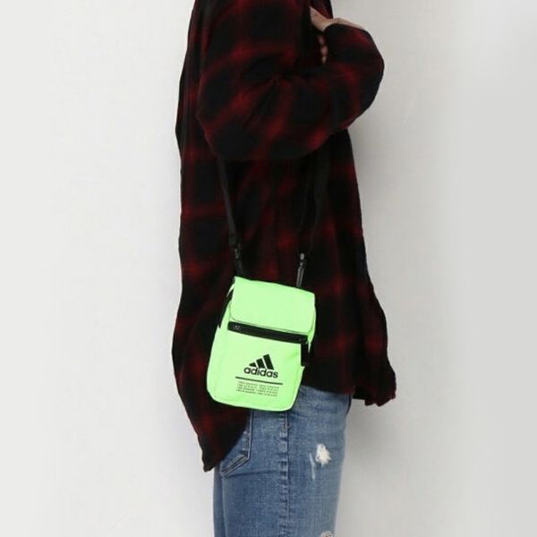 Adidas ()