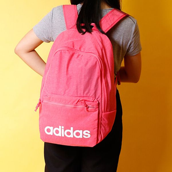 Adidas ()