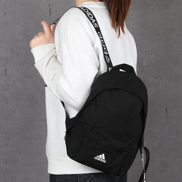 Adidas ()