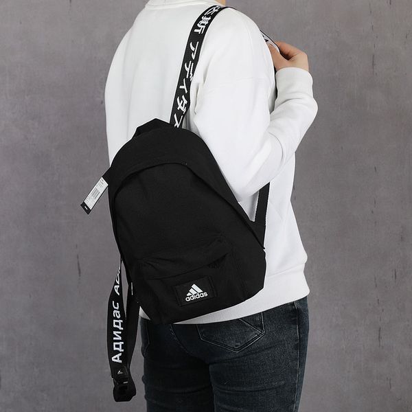 Adidas ()