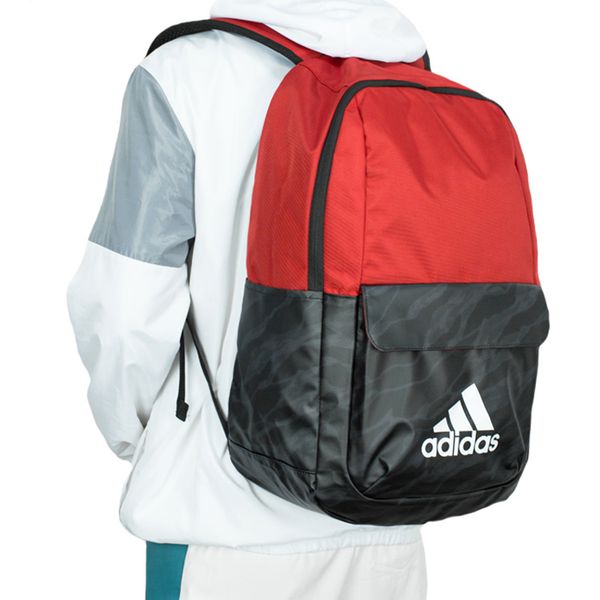 Adidas ()
