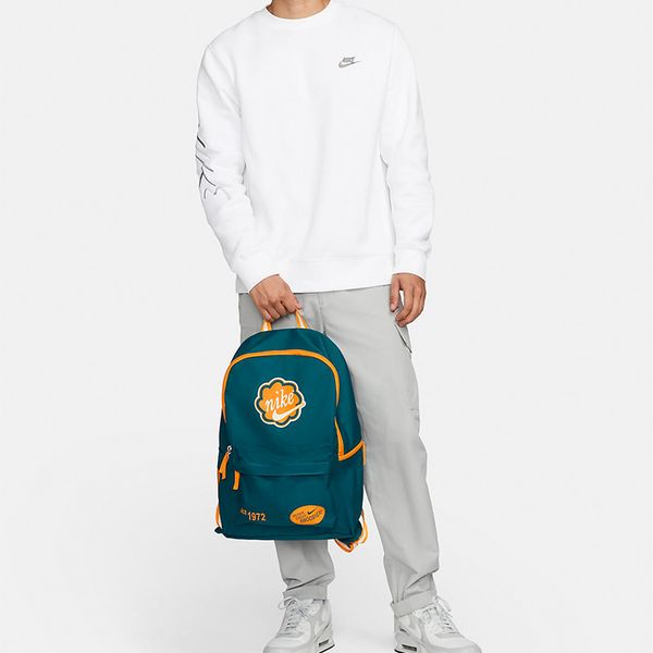 Nike ()