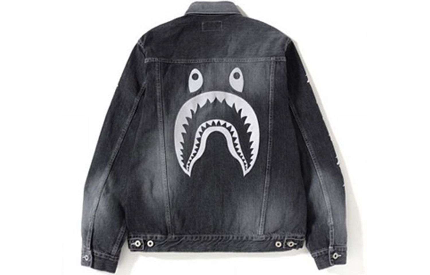 A BATHING APE