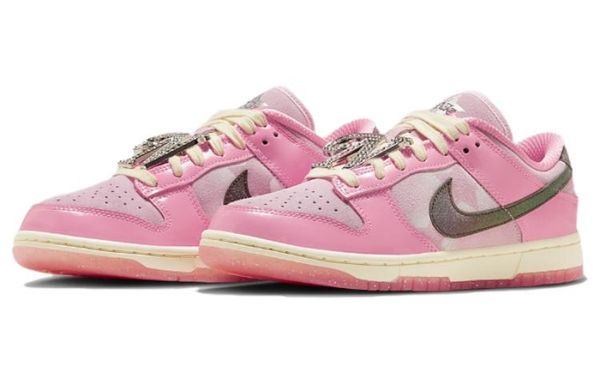 Nike Dunk LX 'Hot Punch '