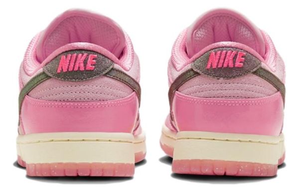 Nike Dunk LX 'Hot Punch '
