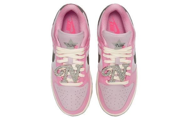 Nike Dunk LX 'Hot Punch '