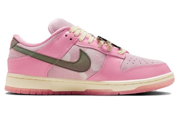 Nike Dunk LX 'Hot Punch '
