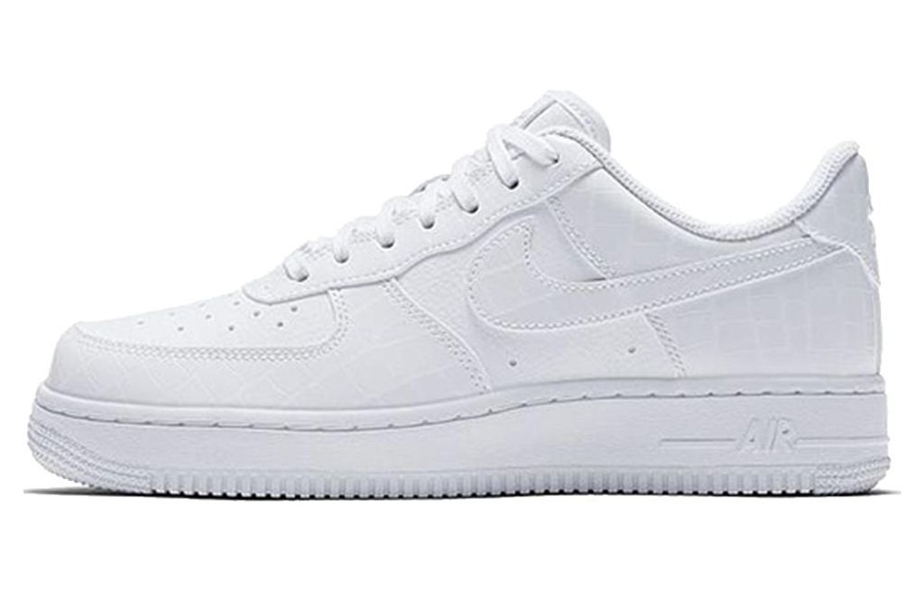 Nike Air Force 1 07 Essential Low