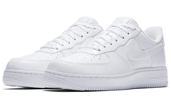 Nike Air Force 1 07 Essential Low