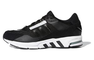 Adidas ()