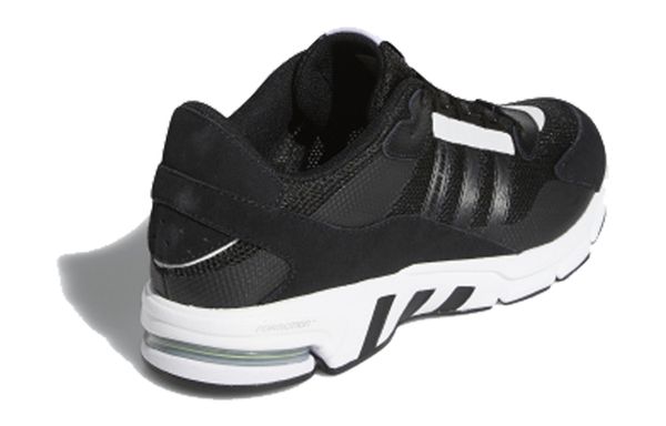 Adidas ()