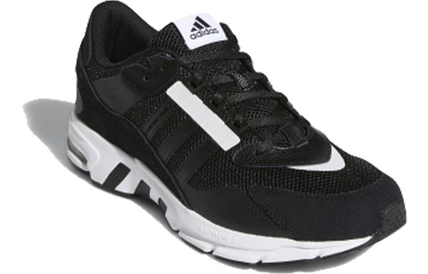 Adidas ()