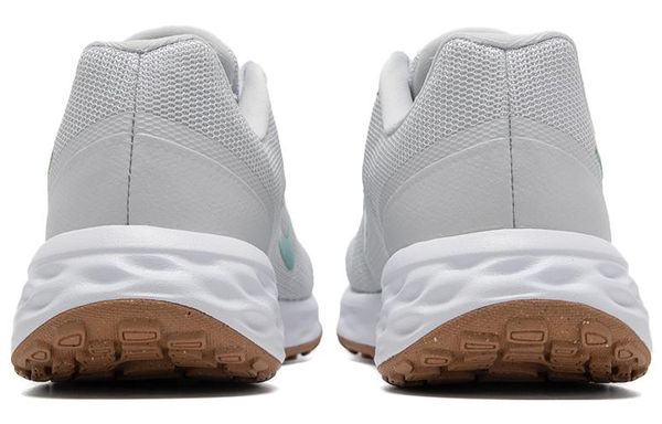 Nike REVOLUTION 6
