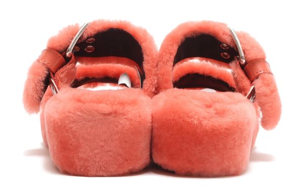 UGG