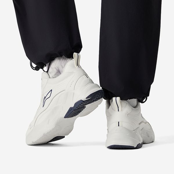 Li-Ning Defender