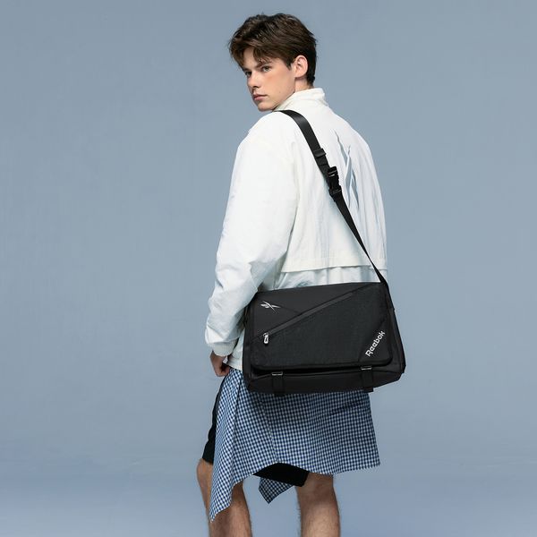 REEBOK ()