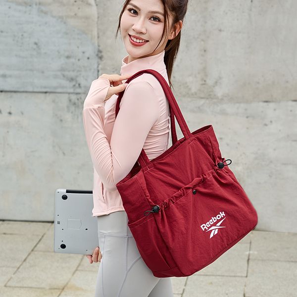 REEBOK ()