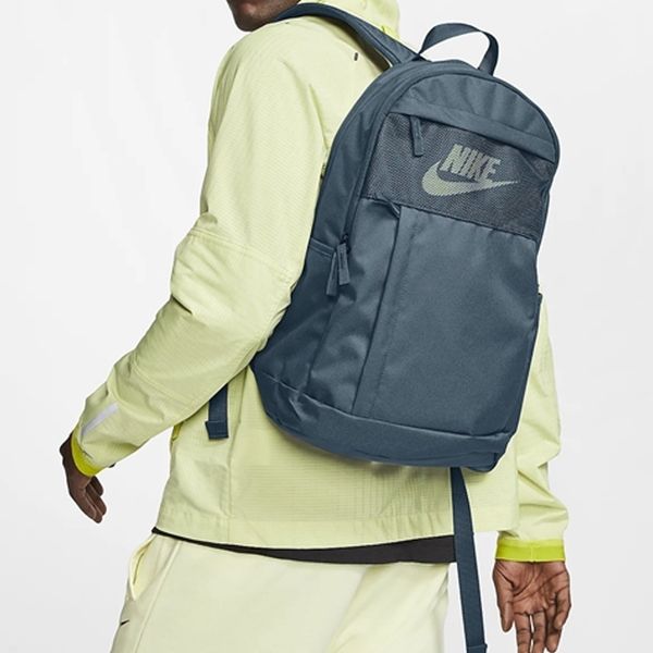 Nike ()