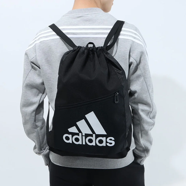 Adidas ()