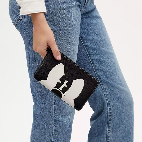 COACH Disney Corner Zip ()